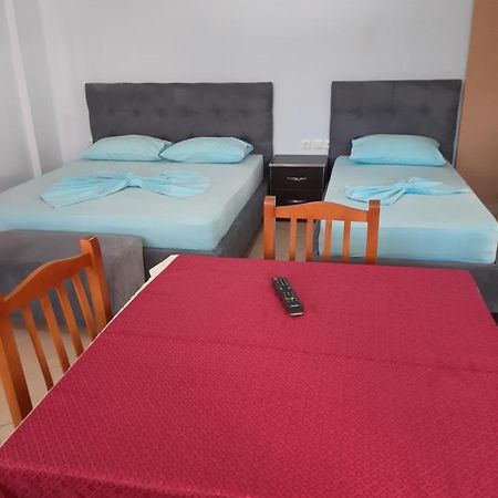 Rock Star-Pllakat Bed and Breakfast Sarandë Buitenkant foto